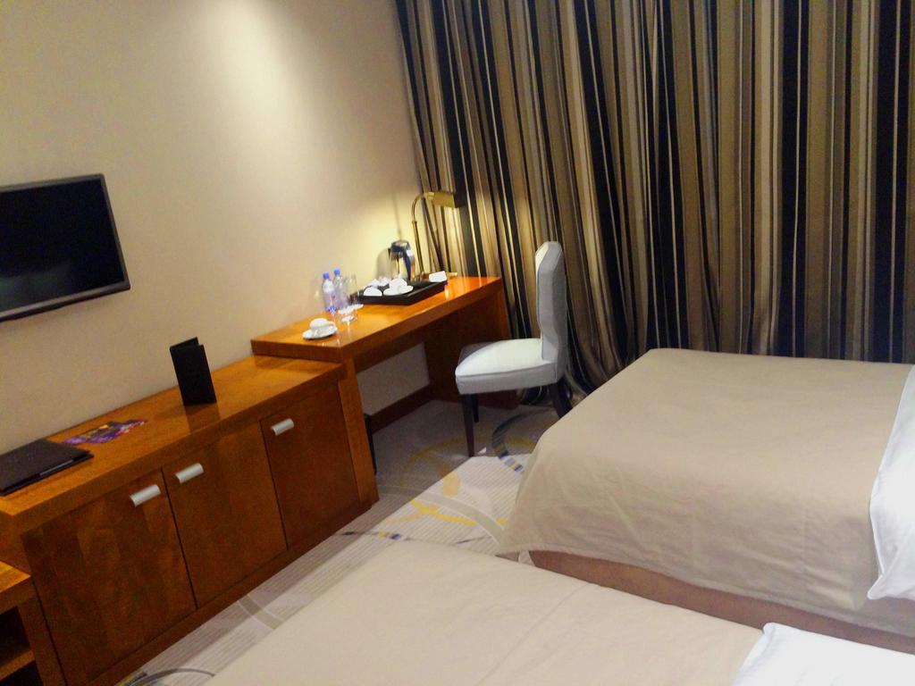 Royal Plaza Hotel And Casino Kapchagay Bilik gambar