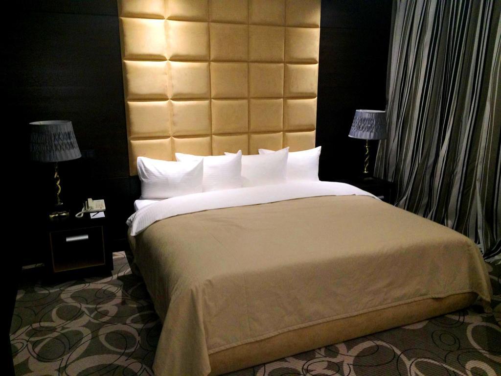Royal Plaza Hotel And Casino Kapchagay Bilik gambar